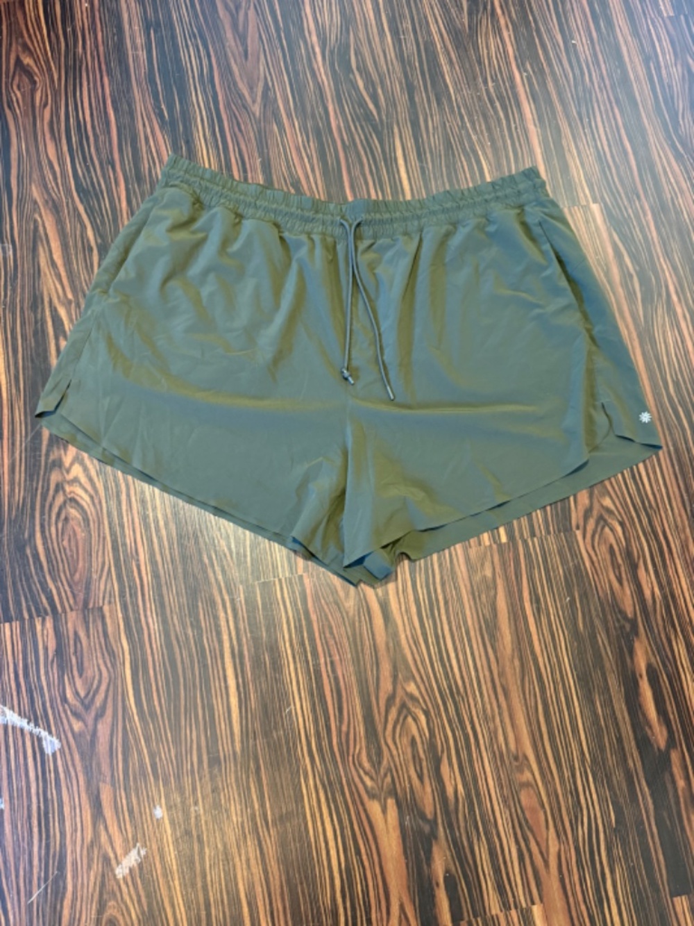 Athleta olive green running shorts 3X